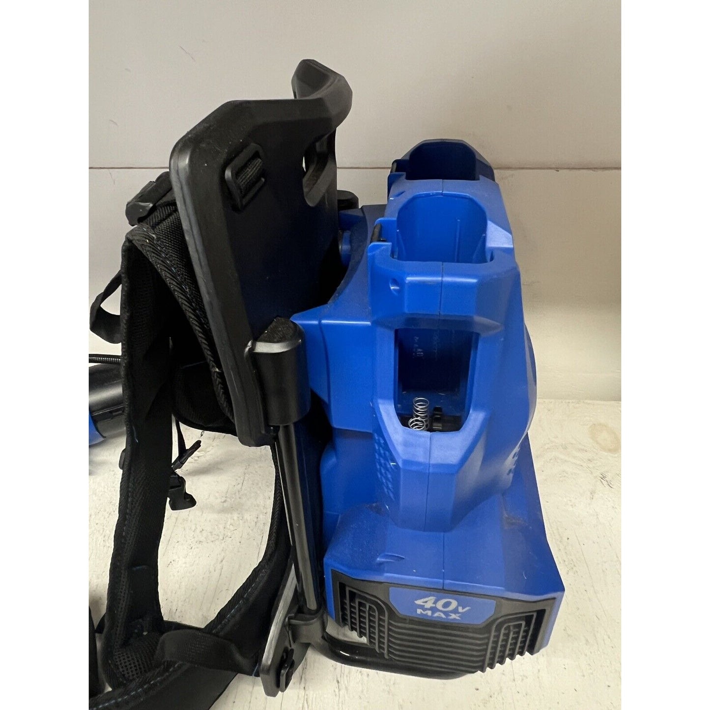 Kobalt KBB 4240-06 40-v 690-CFM 135-MPH Battery Backpack Blower 4 Ah-tool only ( preowned)