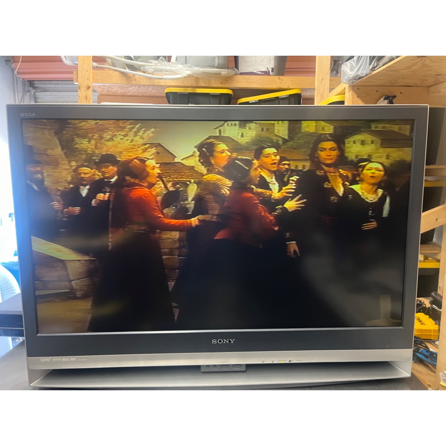 ✨Sony  wega projection tv kdf -e42a10 /  42 inch tv  for retro gaming all RCA Inputs work  hdmi does not work (Preowned)
