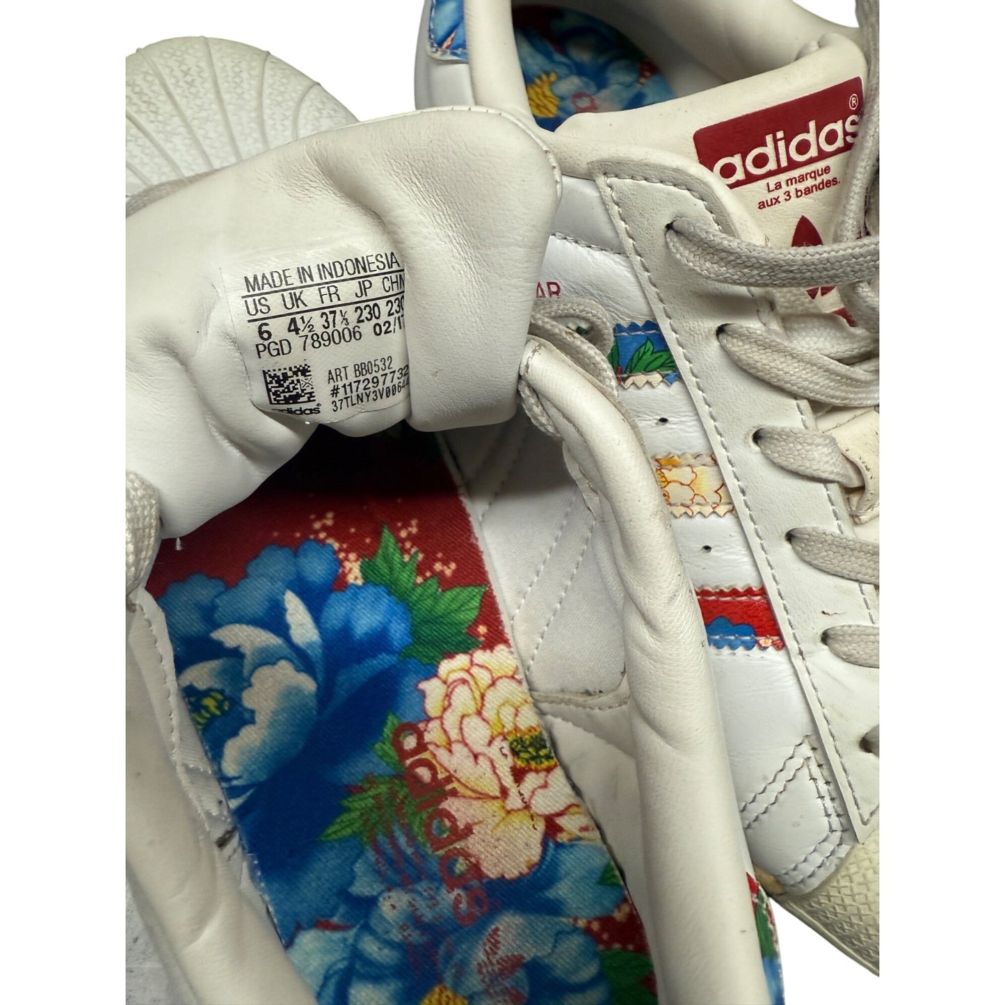 Adidas Superstar Womens Floral Print Sneakers White Red Blue Size 6 ( Preowned)