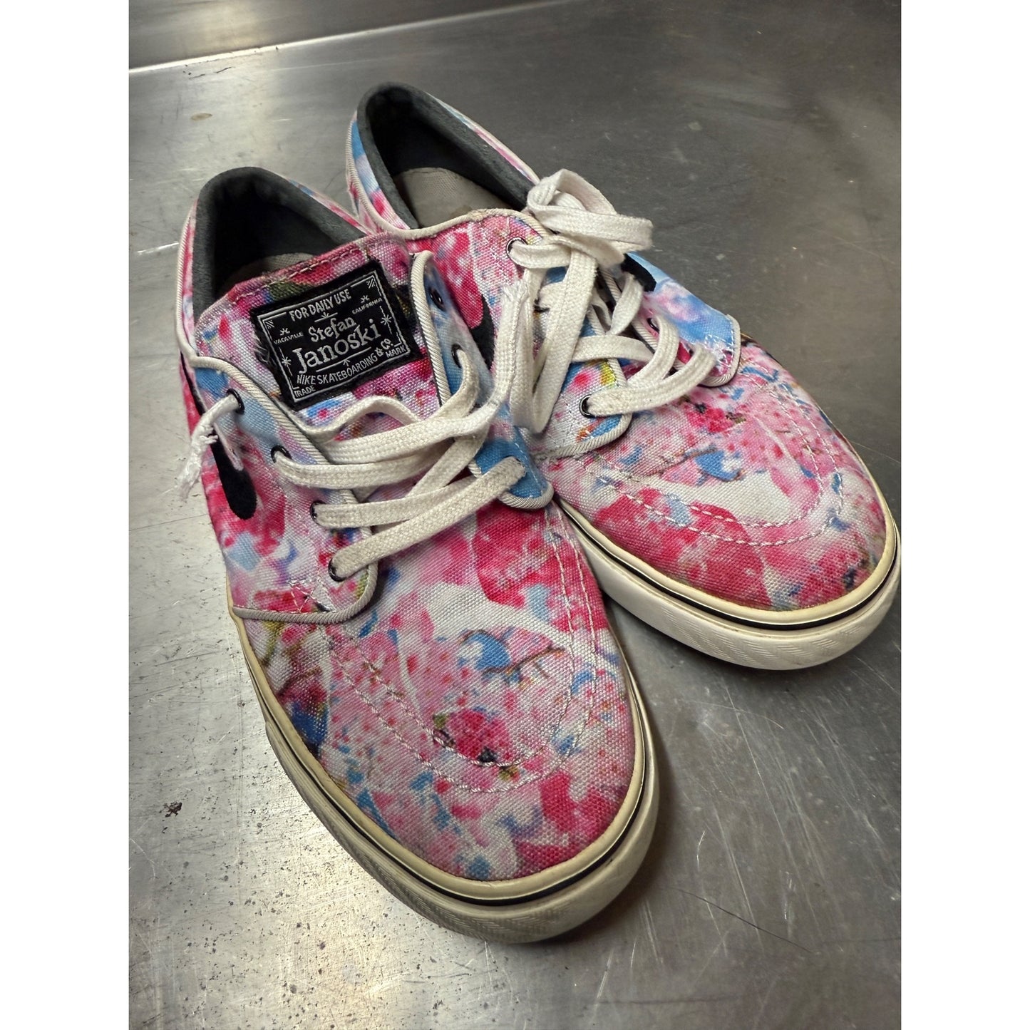 📝Nike Stefan Janoski PRM Cherry Blossom Mens size 6 Skateboarding Shoes ( Preowned)