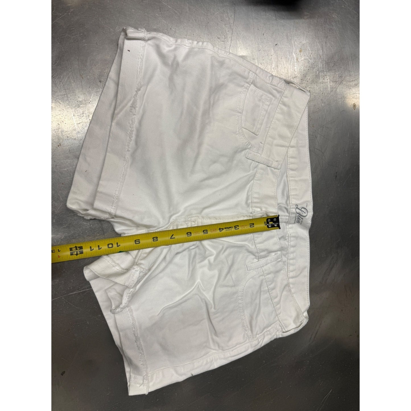 Old Navy Shorts Women's Size 10 White Denim Cuffed Light Wash Regular Fit ( preowned)